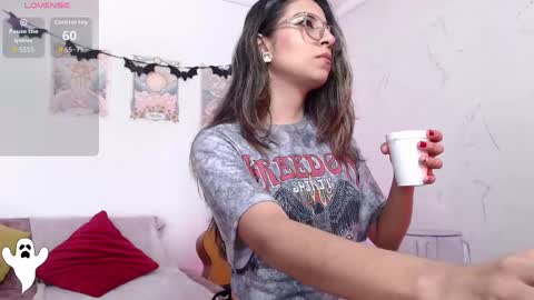 Susana hendrix    online show from October 12, 2025, 3:33 pm