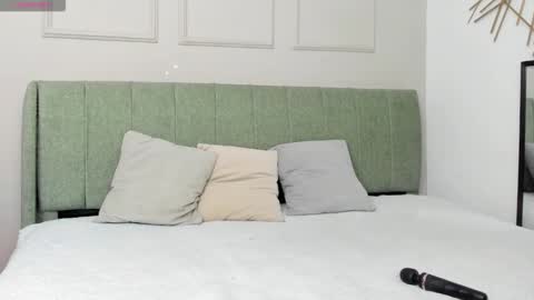 Amelia  online show from November 8, 2025, 12:27 pm