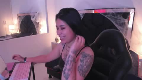 susanvilla online show from October 24, 2025, 2:57 pm