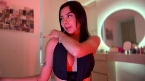 Snapshot of sussanf_ chatting on February 6, 2026, 10:35 pm Susy online show from February 6, 2026, 10:35 pm