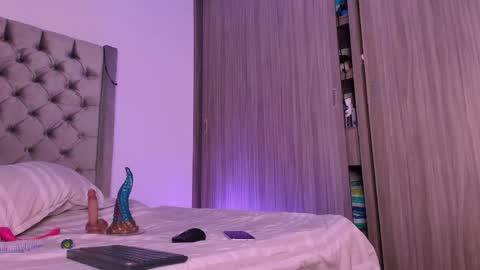 Andrea online show from April 21, 2026, 1:42 am