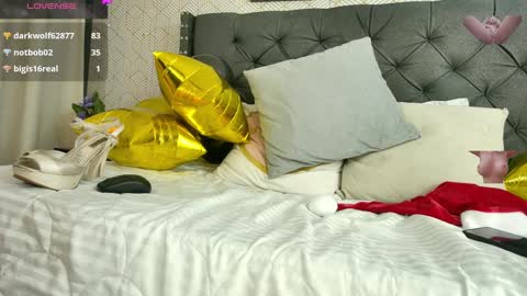 Snapshot of sussy__stone chatting on December 24, 2024, 3:05 pm online show from December 24, 2024, 3:05 pm