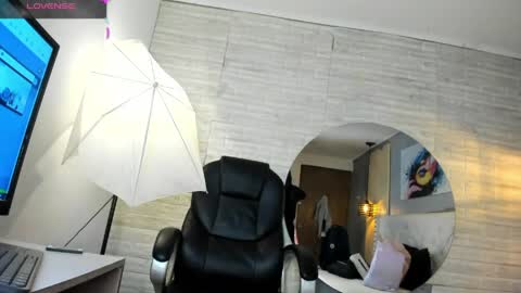 Snapshot of sussy__stone chatting on March 31, 2026, 11:43 am online show from March 31, 2026, 11:43 am