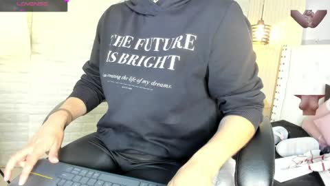 Snapshot of sussy__stone chatting on April 9, 2026, 11:48 am online show from April 9, 2026, 11:48 am