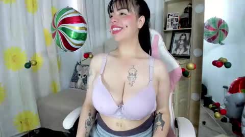 sussy_vanguash online show from December 16, 2025, 2:22 pm