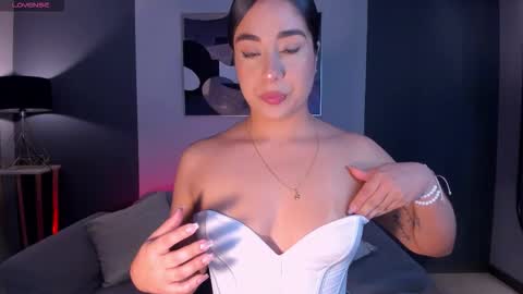 Snapshot of sussybell_ chatting on October 3, 2025, 8:28 pm Sussy Bell online show from October 3, 2025, 8:28 pm