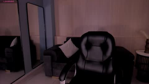 Snapshot of sussybell_ chatting on February 11, 2026, 5:12 am Sussy Bell online show from February 11, 2026, 5:12 am