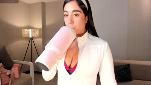 Snapshot of sussybell_ chatting on February 25, 2026, 4:00 am Sussy Bell online show from February 25, 2026, 4:00 am