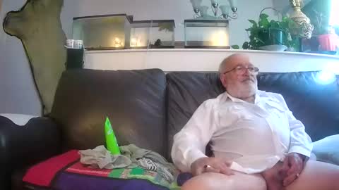 Snapshot of suv1 chatting on June 7, 2026, 5:33 am Otto online show from June 7, 2026, 5:33 am