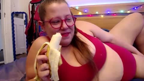 suzie stardust online show from February 10, 2026, 12:48 am