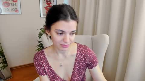 Snapshot of suzyjames chatting on February 21, 2025, 5:13 am Suzy next stream Thursday Friday Saturday online show from February 21, 2025, 5:13 am