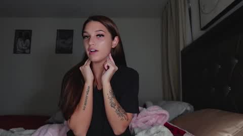 Snapshot of svtf2323 chatting on December 7, 2024, 1:03 am SV online show from December 7, 2024, 1:03 am