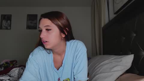 Snapshot of svtf2323 chatting on December 14, 2024, 12:33 am SV online show from December 14, 2024, 12:33 am