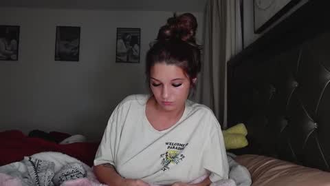 Snapshot of svtf2323 chatting on December 18, 2024, 12:43 am SV online show from December 18, 2024, 12:43 am