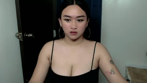 Snapshot of sw33tgirl_moaner chatting on July 1, 2026, 1:18 am Angelic Baby online show from July 1, 2026, 1:18 am