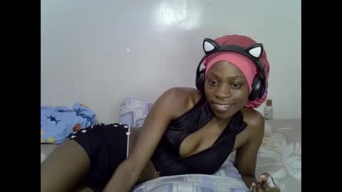 Snapshot of sweest_caster chatting on May 31, 2026, 12:19 am Sweetest doll online show from May 31, 2026, 12:19 am