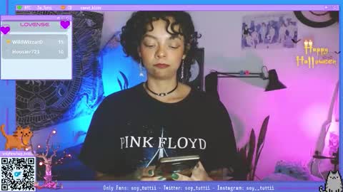 Snapshot of sweet_bluee chatting on October 1, 2025, 2:28 am Tutti online show from October 1, 2025, 2:28 am