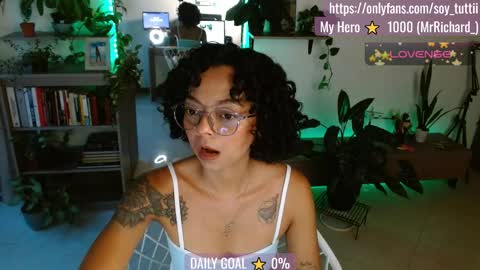 Snapshot of sweet_bluee chatting on May 23, 2026, 11:09 pm Tutti online show from May 23, 2026, 11:09 pm