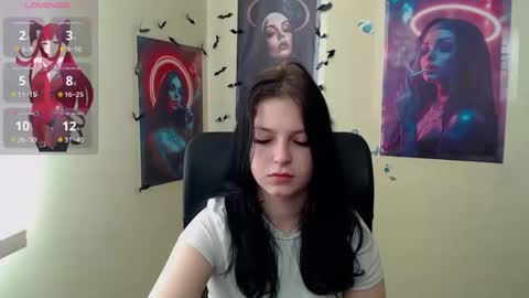 Snapshot of sweet_cherryg chatting on April 21, 2026, 6:20 am Ivy online show from April 21, 2026, 6:20 am