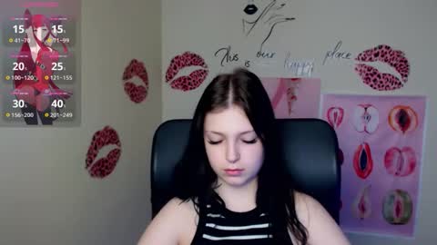 Snapshot of sweet_cherryg chatting on April 22, 2026, 6:27 am Ivy online show from April 22, 2026, 6:27 am