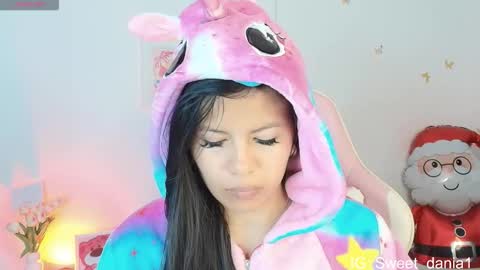 sweet_dania_ online show from January 19, 2026, 4:16 am