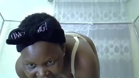 sweet_dori33 online show from May 19, 2026, 3:02 am