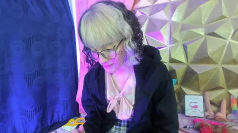  emmili  online show from December 7, 2024, 3:19 pm