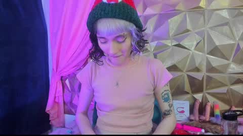  emmili  online show from December 16, 2024, 12:16 pm