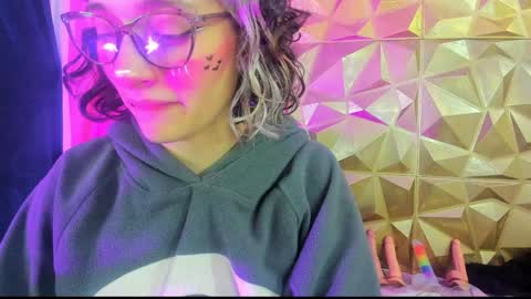  emmili  online show from December 27, 2024, 12:56 pm