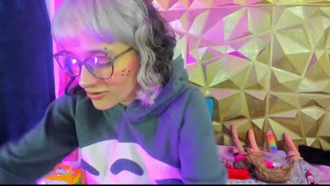  emmili  online show from December 27, 2024, 3:59 pm