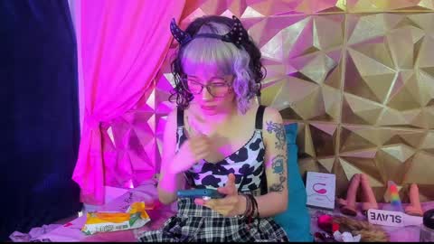  emmili  online show from December 30, 2024, 3:24 pm