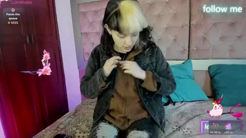  emmili  online show from April 9, 2026, 12:21 pm