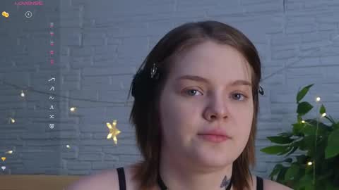 Snapshot of sweet_ferret chatting on May 15, 2026, 5:14 am Amely online show from May 15, 2026, 5:14 am