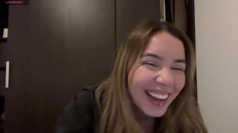 Snapshot of sweet_larissa_ chatting on January 11, 2026, 1:43 am Larissa online show from January 11, 2026, 1:43 am