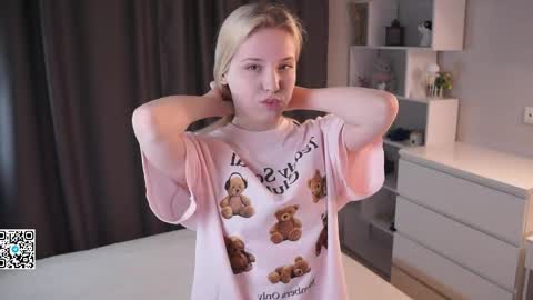 Snapshot of sweet_lily_1 chatting on April 29, 2026, 7:20 pm Lily online show from April 29, 2026, 7:20 pm