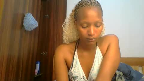 Snapshot of sweet_melod chatting on March 7, 2026, 3:14 am Linda online show from March 7, 2026, 3:14 am