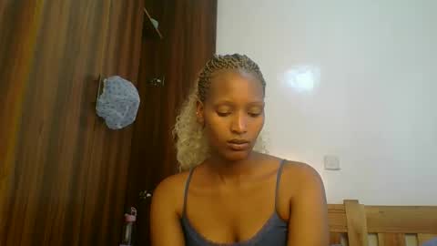 Snapshot of sweet_melod chatting on March 10, 2026, 1:05 pm Linda online show from March 10, 2026, 1:05 pm
