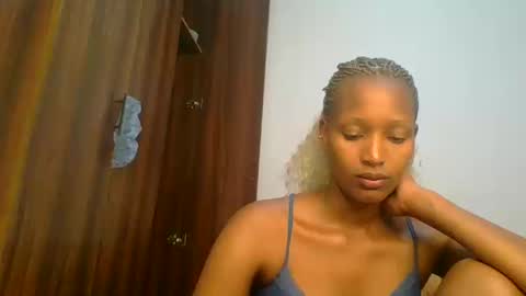 Snapshot of sweet_melod chatting on March 11, 2026, 2:28 am Linda online show from March 11, 2026, 2:28 am