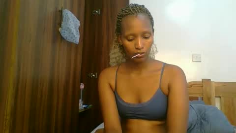 Snapshot of sweet_melod chatting on March 26, 2026, 2:33 pm Linda online show from March 26, 2026, 2:33 pm