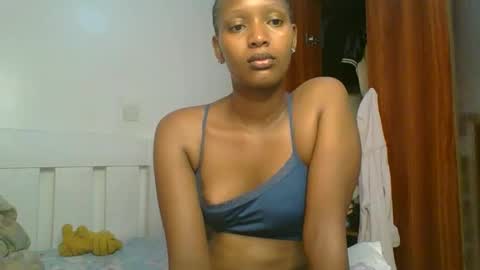 Snapshot of sweet_melod chatting on April 10, 2026, 12:38 am Linda online show from April 10, 2026, 12:38 am