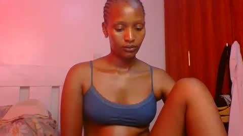 Snapshot of sweet_melod chatting on April 10, 2026, 12:43 pm Linda online show from April 10, 2026, 12:43 pm