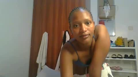 Snapshot of sweet_melod chatting on April 11, 2026, 1:43 am Linda online show from April 11, 2026, 1:43 am