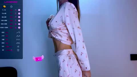 Mia online show from September 24, 2025, 12:08 pm