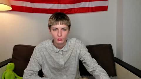 Snapshot of sweet_peach__ chatting on December 2, 2024, 9:06 pm kira online show from December 2, 2024, 9:06 pm