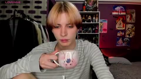Snapshot of sweet_peach__ chatting on June 19, 2026, 8:45 pm kira online show from June 19, 2026, 8:45 pm