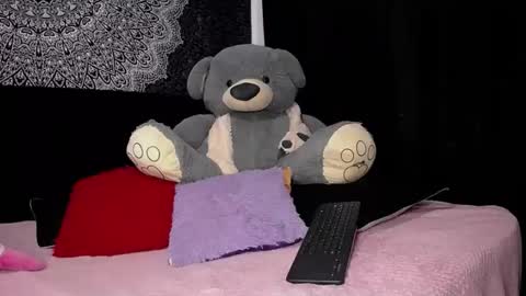 Snapshot of sweet_poisson_ chatting on February 3, 2025, 5:03 pm MONIK online show from February 3, 2025, 5:03 pm