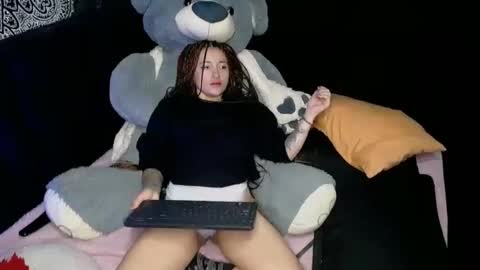 Snapshot of sweet_poisson_ chatting on February 5, 2025, 6:35 am MONIK online show from February 5, 2025, 6:35 am