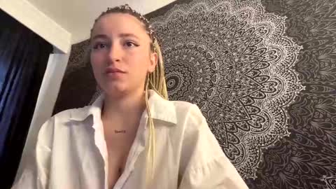 Snapshot of sweet_poisson_ chatting on May 23, 2026, 7:07 pm MONIK online show from May 23, 2026, 7:07 pm