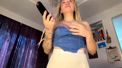 Snapshot of sweet_poisson_ chatting on July 28, 2026, 8:52 pm MONIK online show from July 28, 2026, 8:52 pm