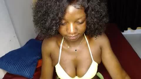 ellanah Tracie online show from November 30, 2025, 2:04 am